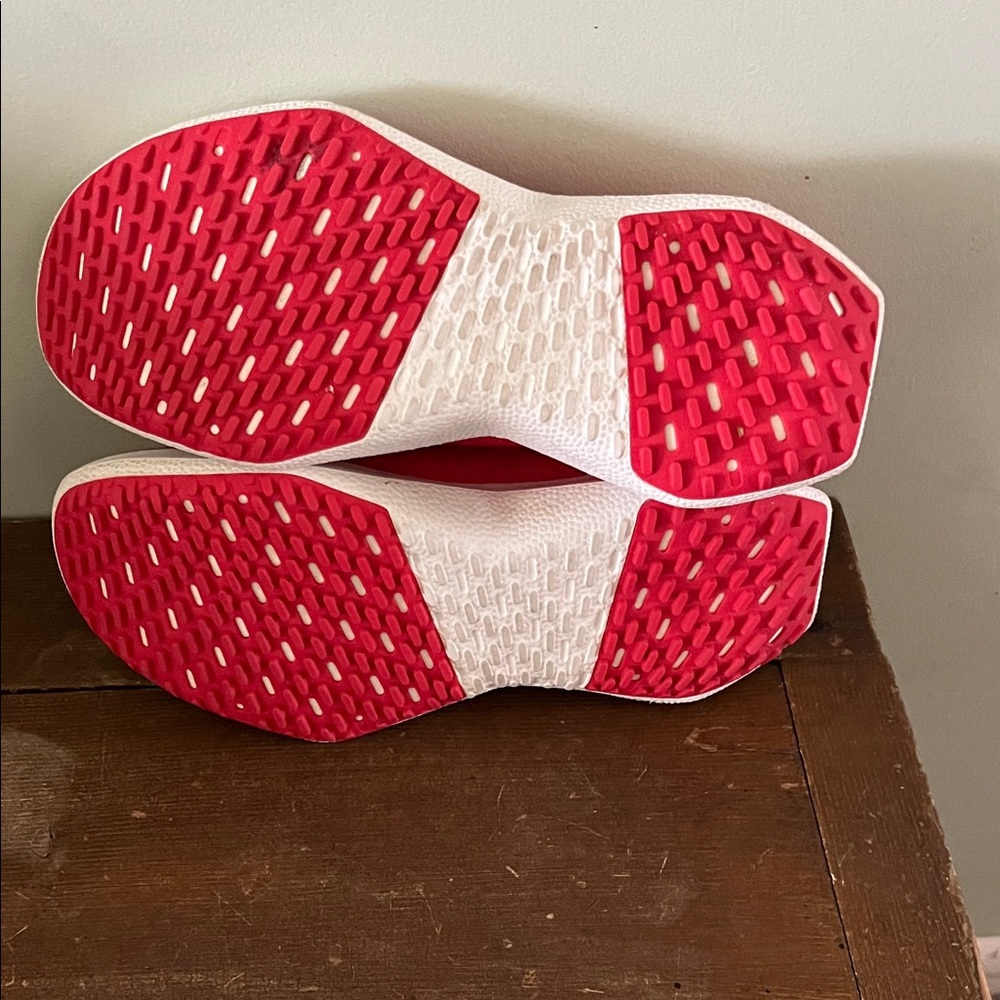 allbirds Women's Red Knit Runners with White Sole - Picture 4 of 4